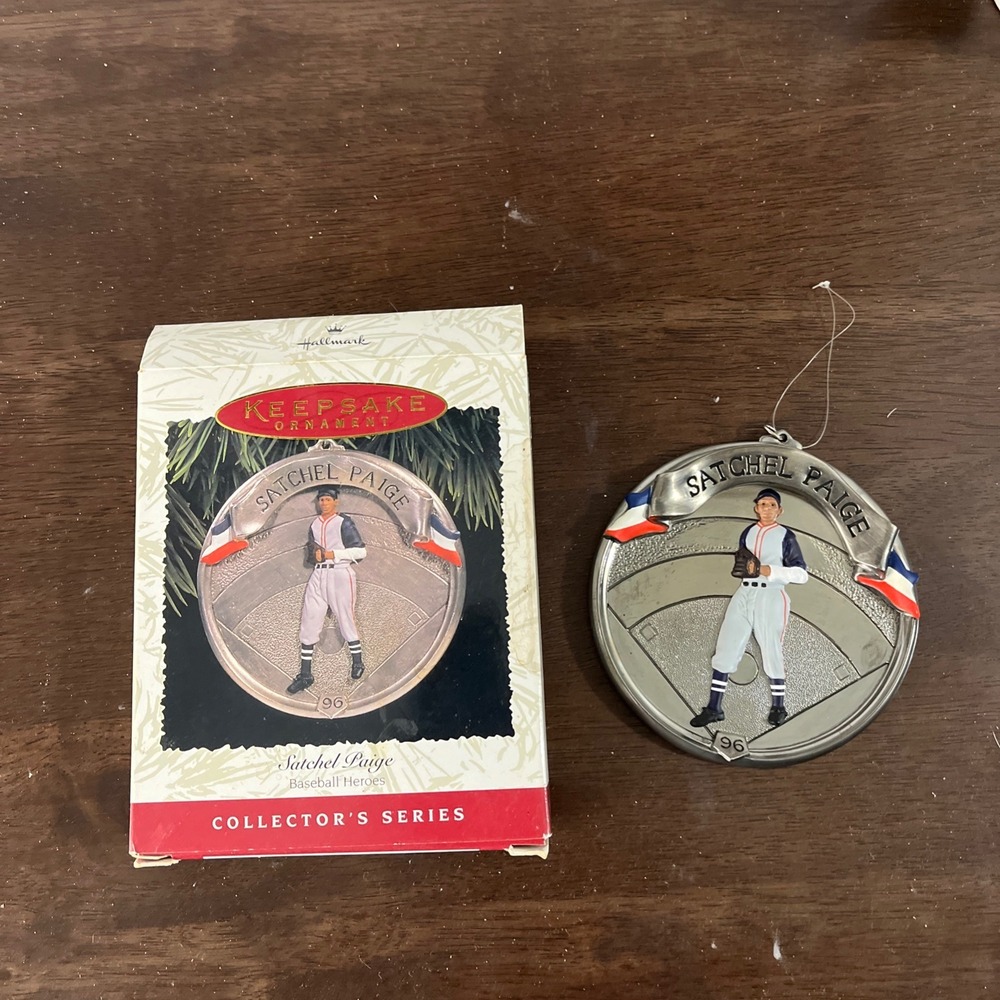 Hallmark Keepsake Ornament Satchel Paige Baseball Heroes Collector‎ Series 1996